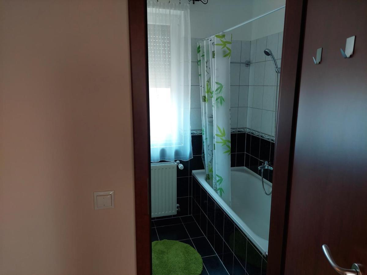 Samuci Apartman Hajduszoboszlo Exterior photo