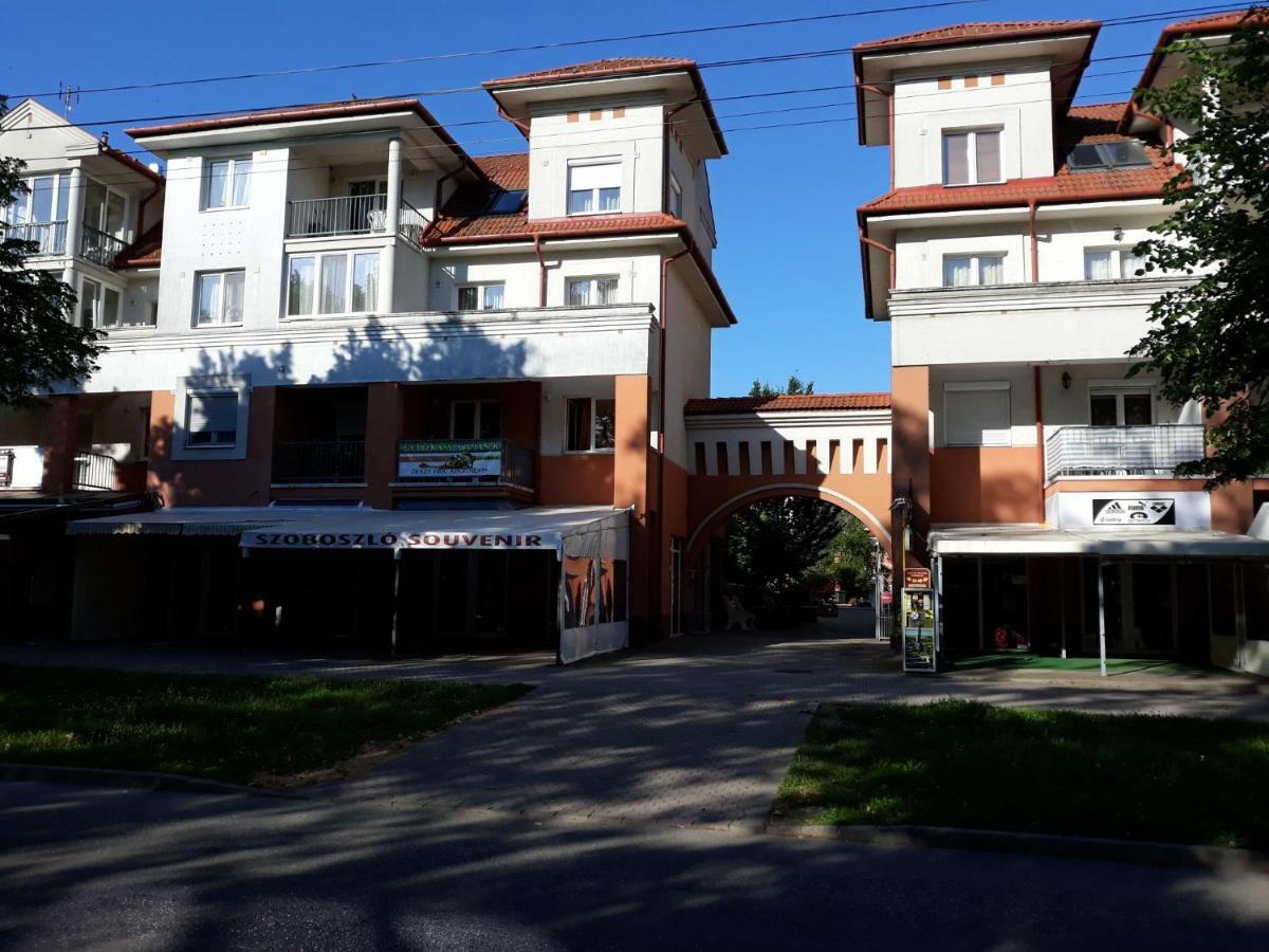 Samuci Apartman Hajduszoboszlo Exterior photo